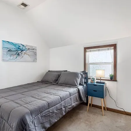 Bright And Modern 2Br Apt With Parking And Laundry-3