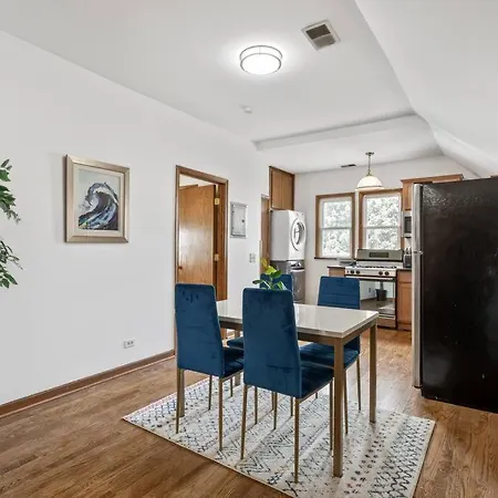 Bright And Modern 2Br Apt With Parking And Laundry-2