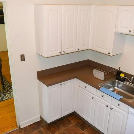 Stunning 3Br Chicago Apt Close To Shopping Center-3