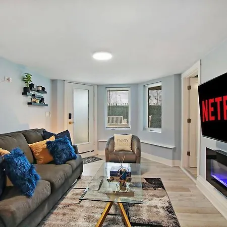 2Br Modern And Cozy Apt Logan Square Pet Friendly-3