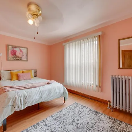 Chic Chicago Abode Steps From Magnificent Mile!-2