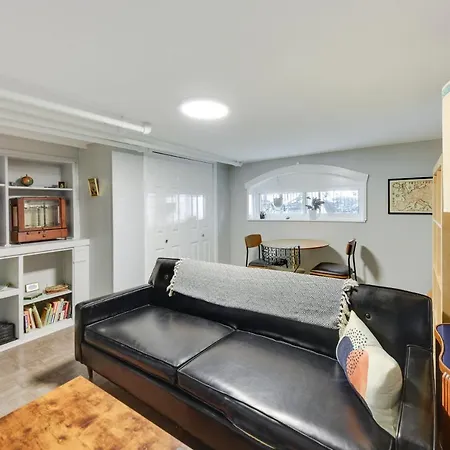 Chicago Rental In Logan Square 8 Mi To Downtown!-2