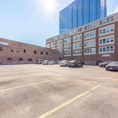 Chic South Loop 2Br Apartment With Gym And Optional Parking Near Grant Park, Mccormick Place, Museum Campus & Downtown-2
