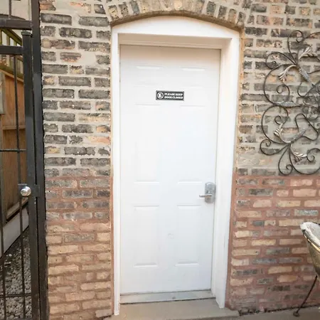 City Villa Sleeps 10-20 Free Tv & Parking-3