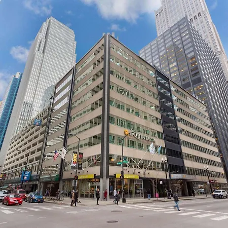 La Quinta Inn & Suites By Wyndham Chicago Downtown-2