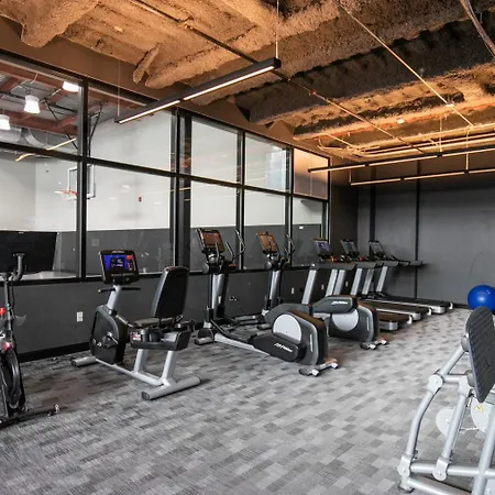 Loop Studio W Gym Wd Nr El Millennium Park Chi-466-3