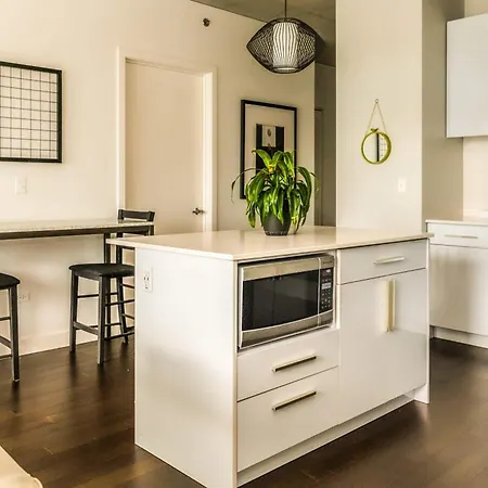 2B,2Ba Luxury Apartment Balcony,Wi-Fi, Paid In&Out Parking In Bldg-3