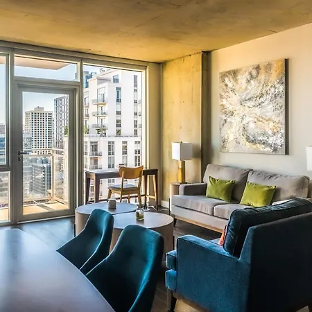 1Br Spacious Luxury Suite With Balcony, Wi-Fi & Paid In And Out Parking-2