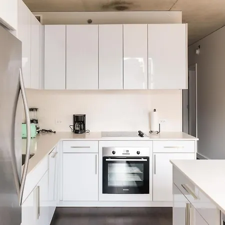 2B 2Ba Sophisticated Luxury Apartment With Balcony, Wi-Fi, Paid Parking On Premises-3