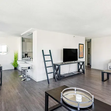 3Br Exquisite Lake View Loft W/ Parking In Building-2