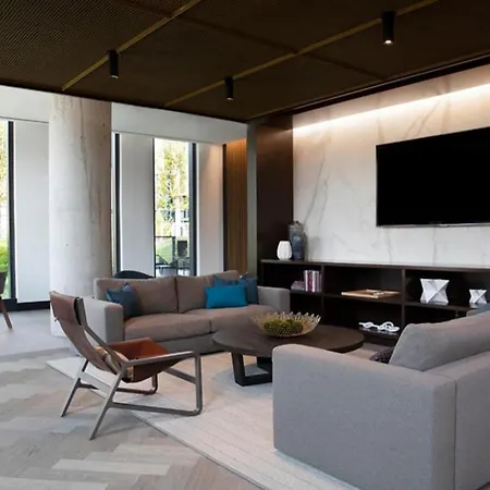 West Loop Studio W Wd Gym Lounge Nr L Chi-773-3