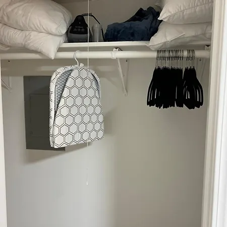 Stylish Urban Retreat 3 Bedroom Close To Downtown-3