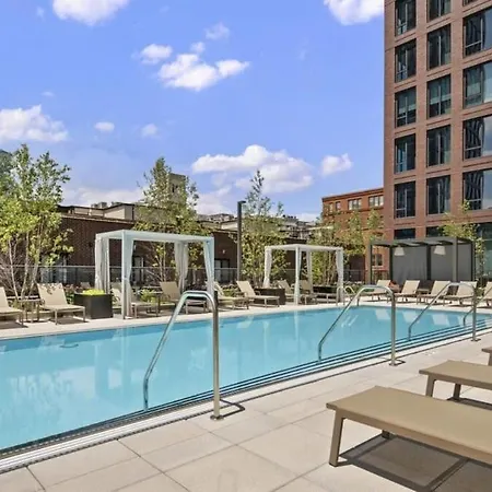 3Br Elegant Glass Penthouse Pool With Deck & Gym-3