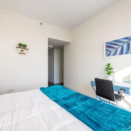 3Br Luxury Glass Apartment With Views-2