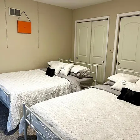 Designer Themed 4 Bedroom In Best Location With Patio And Fireplace-3