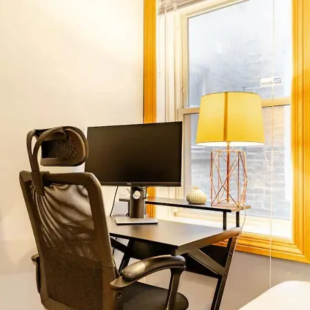 2 Bed Apt W/ Office, Free Parking, Near Wrigley-2