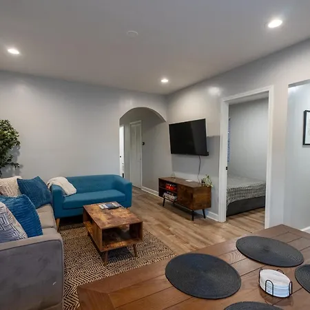Stylish & Bright Gem Overlooks Lovely Park With Great Amenities-2