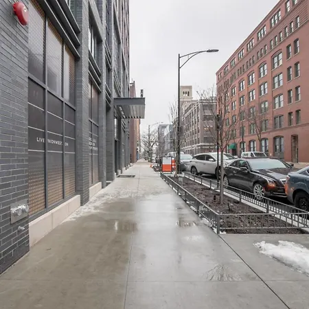 W Loop Studio W Gym Pool Nr Restaurant Row Chi-234-2