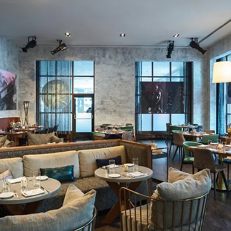 Renaissance Chicago Downtown Hotel-2