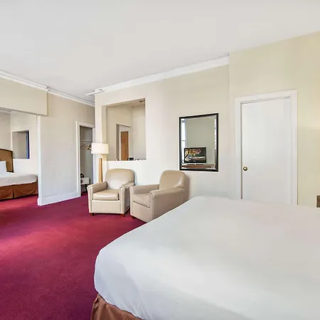 Travelodge By Wyndham Downtown Chicago-3