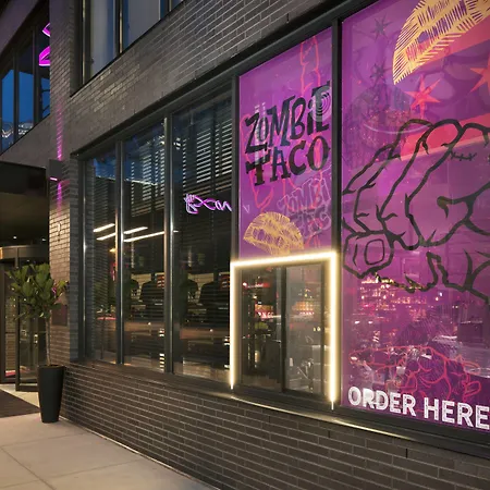 Moxy Chicago Downtown-2