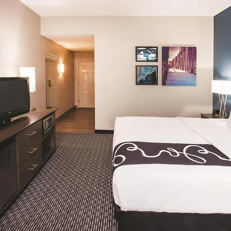 La Quinta Inn & Suites By Wyndham Chicago Downtown-3