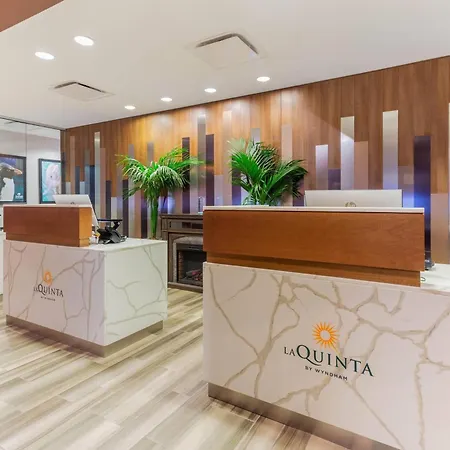 La Quinta Inn & Suites By Wyndham Chicago Downtown-3