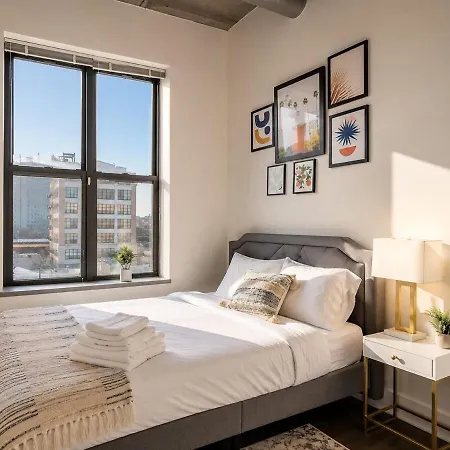 Spacious And Luxurious 3Br Near Mccormick Place And Soldier Field With Optional Parking - Sleeps 10-2