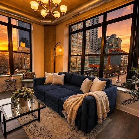 Mccormick Place Stylish Corner Suite With Optional Parking And Gym Access Sleep 6 In South Loop Chicago-3
