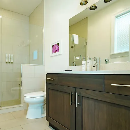 The Guesthouse Hotel-3