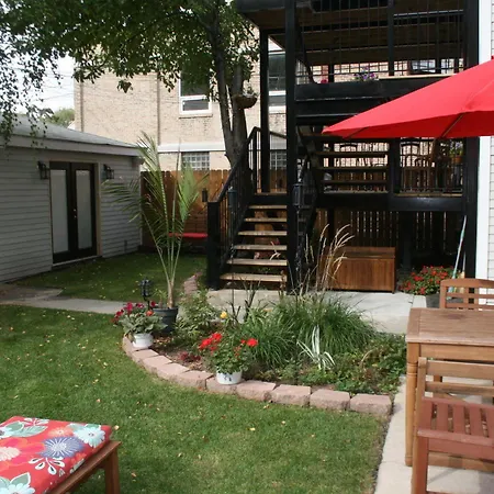 Roscoe Village Guesthouse-2