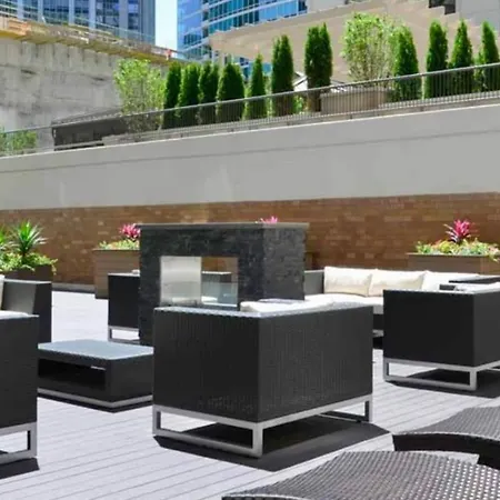 Vibrant Studio In Heart Of Downtown-3