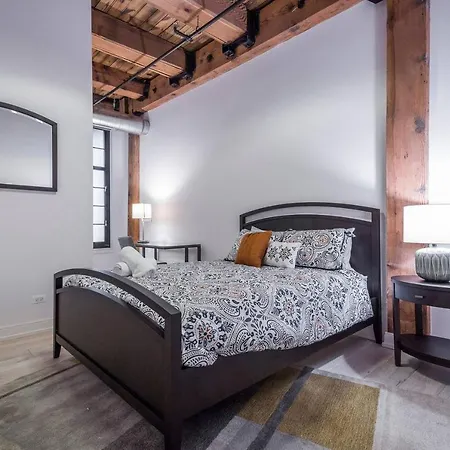 Amazing 3 Bedroom Luxury Condo In Downtown-3