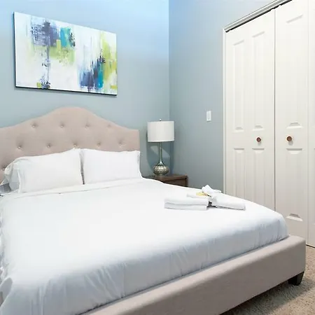 Artsy 2Br In Lincoln Park By Sonder-3