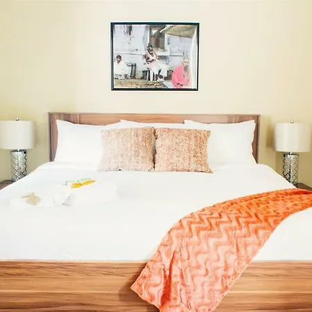 Architectural 2Br In Lincoln Park By Sonder-3
