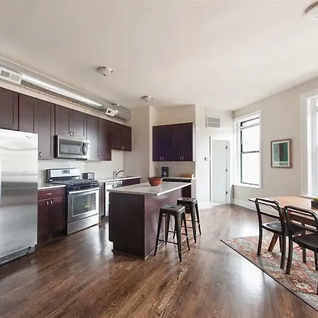 Open Concept 2Br In Wicker Park By Sonder-3