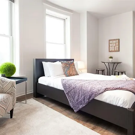 Airy Studio In South Loop By Sonder-2