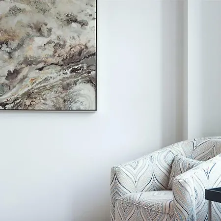 Airy Studio In South Loop By Sonder-3