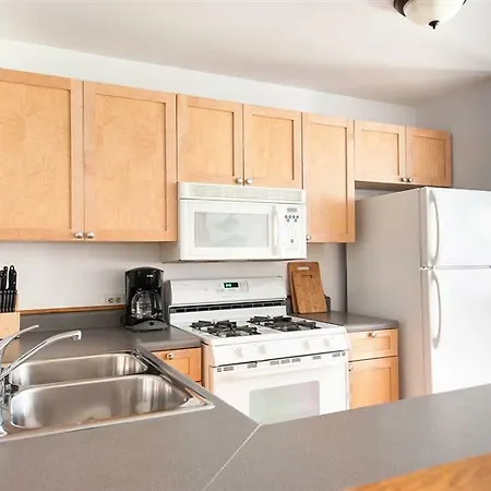 Bi Level 3Br In Lake View By Sonder-3