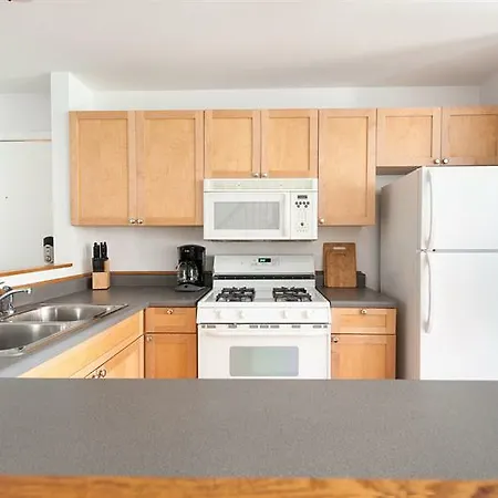 Bi Level 3Br In Lake View By Sonder-2