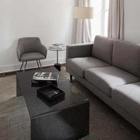 Frontdesk Updated 2 Bedroom Apt Near South Side-2