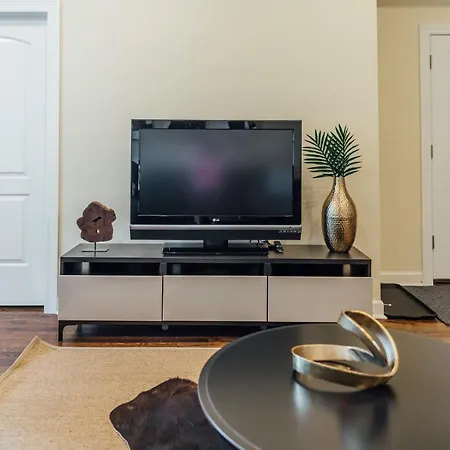 Spacious And Airy Apartment For Big Groups!-3