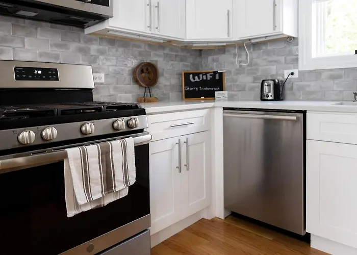 Frontdesk Updated West Town 2 Bedroom Apt With W&D Chicago