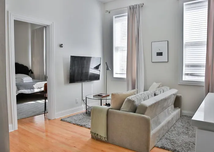 Frontdesk Updated West Town 2 Bedroom Apt With W&D Chicago