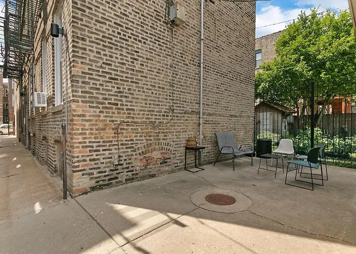 2Br Comfy And Stylish Apt In West Town - Erie 1R