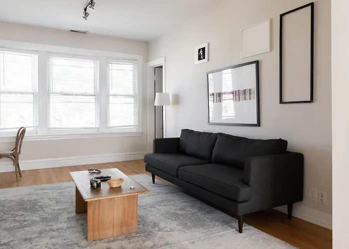 Frontdesk Revamped 1 Bedroom Apt With Laundry And Lake View Chicago acceptant les animaux