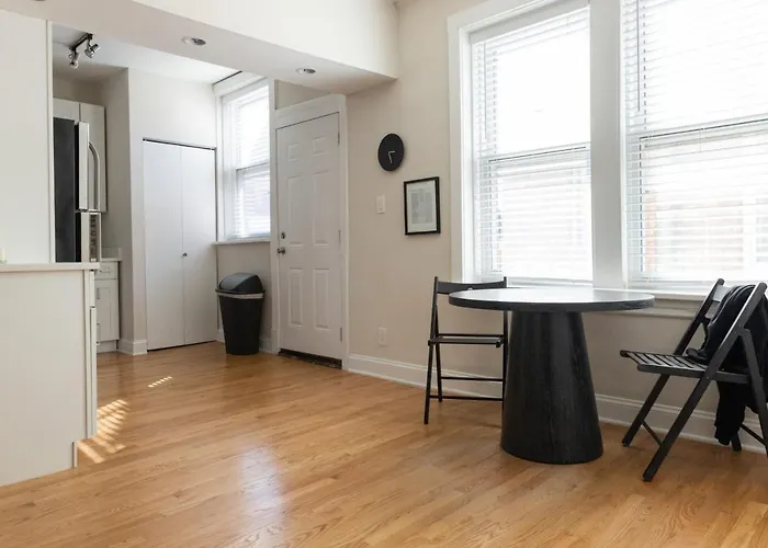 Frontdesk Revamped 1 Bedroom Apt With Laundry And Lake View Chicago acceptant les animaux