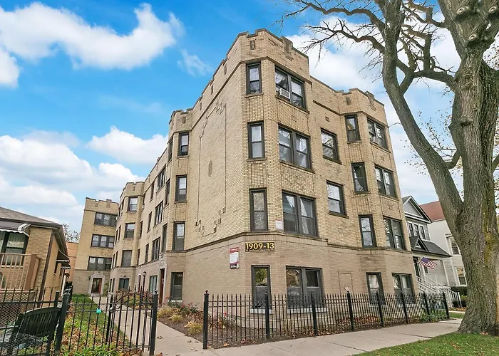 Furnished 1Br Apt With Natural Light & King Beds - Larchmont All Rep