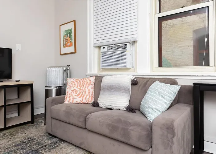 Pet friendly Classic Hp 1Br With Fast Transit To Uchicago & Dt By Zen Rentals