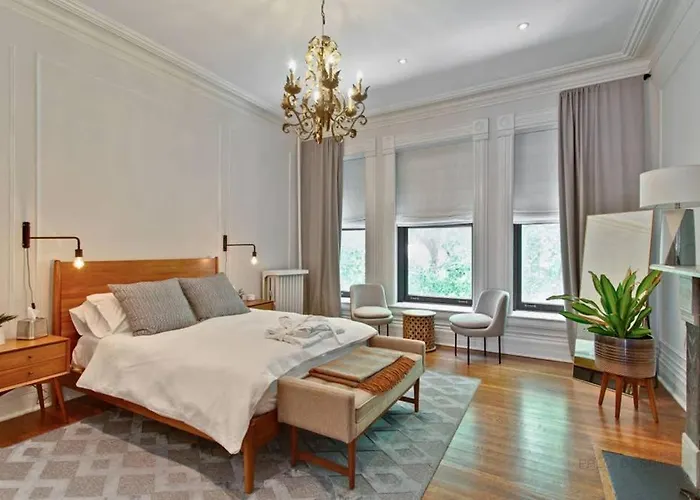 Historic Luxury Townhouse In Downtown Chicago